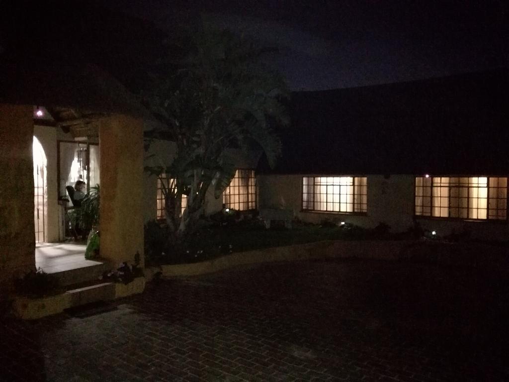 All Over Africa Guest House 켐턴파크 외부 사진