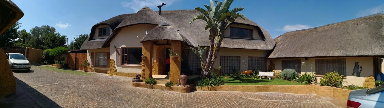 All Over Africa Guest House 켐턴파크 외부 사진
