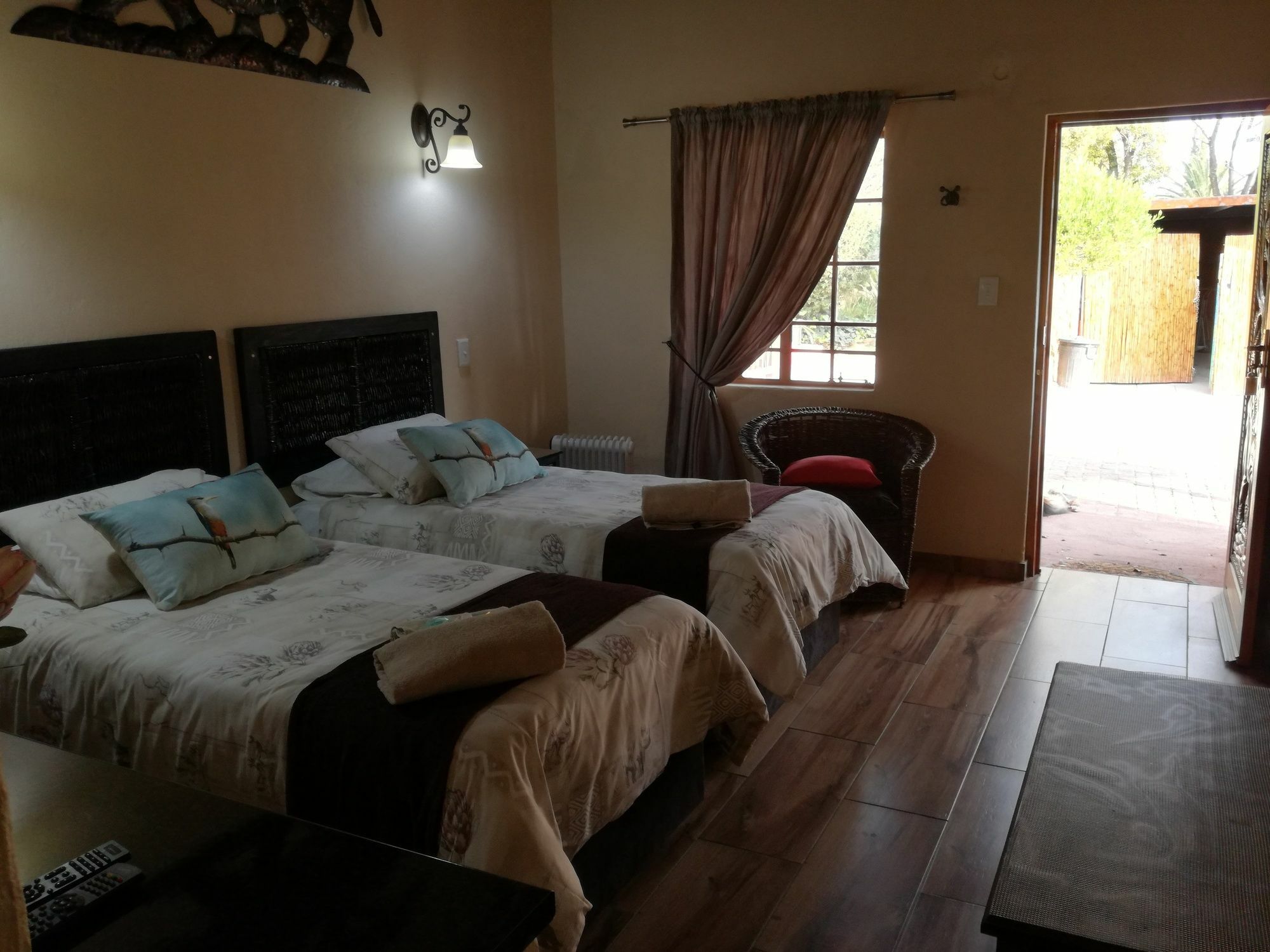 All Over Africa Guest House 켐턴파크 외부 사진