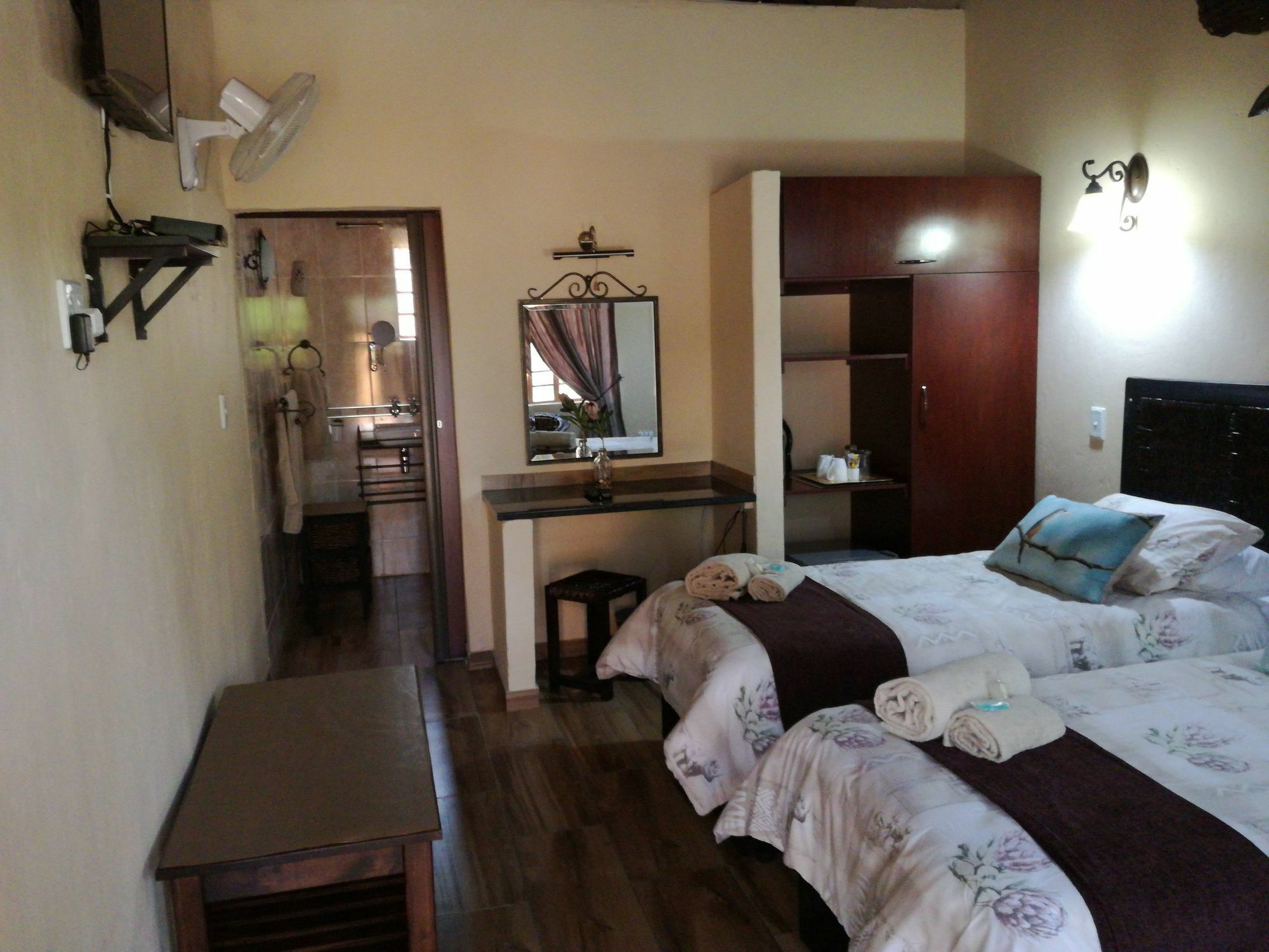 All Over Africa Guest House 켐턴파크 외부 사진